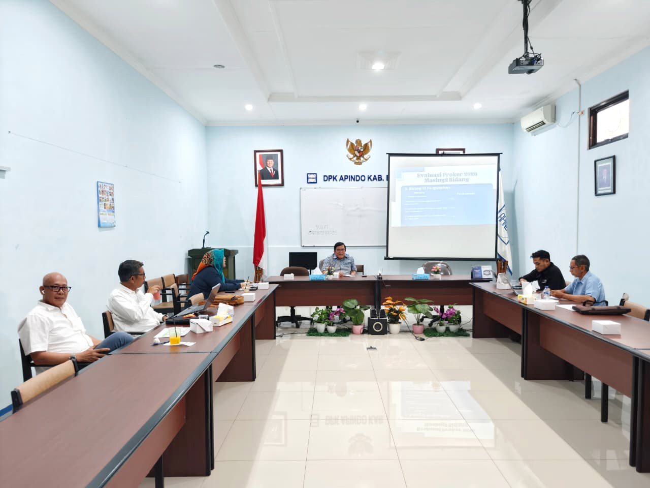 Rapat Rutin (3 Bulan) dengan Wakil Ketua dan Sekretaris Eksekutif DPK APINDO Kabupaten Bogor membahas Program yang telah berjalan dan yang akan dijalankan.